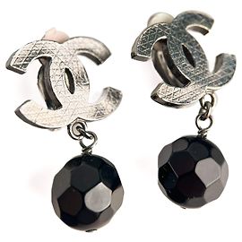 Chanel Orecchini PCO in metallo e decorati con perline nere Nero