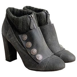 Botas de pasarela Chanel increíbles Gris