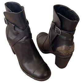 Botas Chanel incríveis Cinza