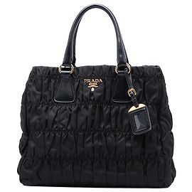 Borsa Prada in tessuto gaufre nera Nero