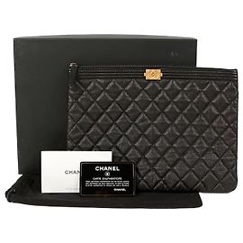 Chanel Clutch Medio in Pelle Caviar Boy Nero