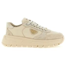 Prada Sneakers D'oro