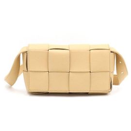 Bottega Veneta Mini-Gürteltasche Intrecciato Cassette Braun