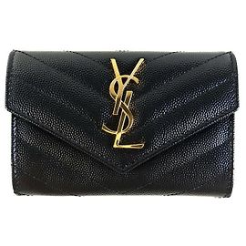 Saint Laurent Tarjetero de matelassé embosado Cassandra Negro