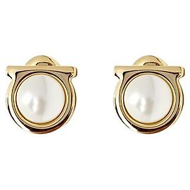 Salvatore Ferragamo Brincos de latão com pérolas douradas Dourado