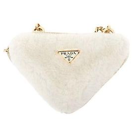 Prada Bolso cruzado triangular de shearling blanco Blanco