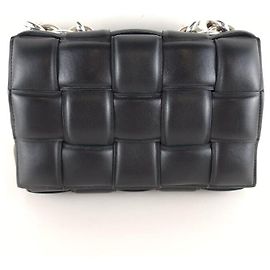 Bottega Veneta Bolsa Tote Cassette com corrente Preto