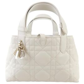 Dior Borsa a Spalla Macro Cannage Bianco