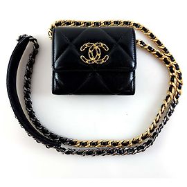 Chanel Bolsa transversal com corrente e aba em couro de cordeiro Multicor