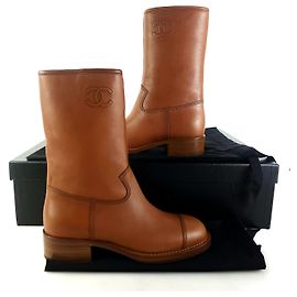 Chanel Botas de couro acolchoadas Multicor