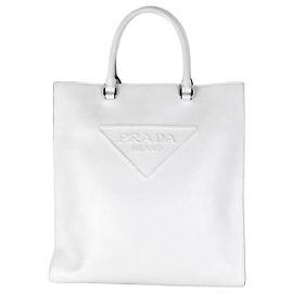 Prada Bolsa de ombro com logo em relevo em triângulo Prata