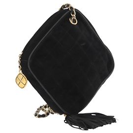 Bolsa de Ombro CHANEL Choco Bar em Camurça Preta com Corrente Dourada CC Auth LNZ606A Preto Dourado