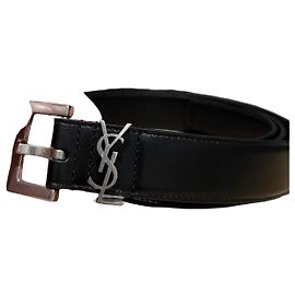 Saint Laurent Schwarzer Ledergürtel mit silbernem YSL-Logo Schwarz