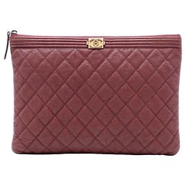 Clutch Chanel Rojo Mediano de Caviar Acolchado Boy O Roja Otro
