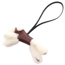 Pingente Buddy Charm em pele de ovelha Hermès Marrom