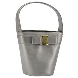 Vala Handtasche aus Leder Silber Salvatore Ferragamo Auth ep13866 Silber
