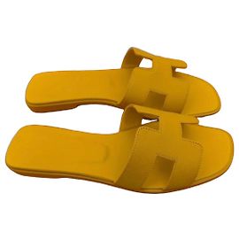 Sandali Hermès Oran in pelle gialla Giallo