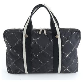 Sac à main épaule noir de la ligne Travel de Chanel Noir