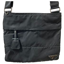 Bolso de hombro con logo triangular Prada Negro