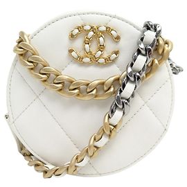 NEW CHANEL 19 ROUND HANDBAG AP0945 QUILTED LEATHER SHOULDER BAG White