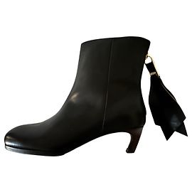 Botins Sacai em Couro Preto com Zíper e Laço Preto