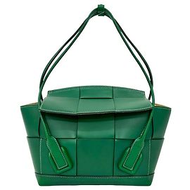 Sac cabas maxi en cuir Intrecciato Arco de Bottega Veneta Vert