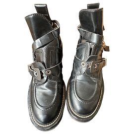 Botas de tornozelo Balenciaga em couro preto Preto