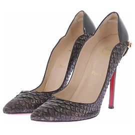 Christian Louboutin Sapatos de salto alto em python preto Preto