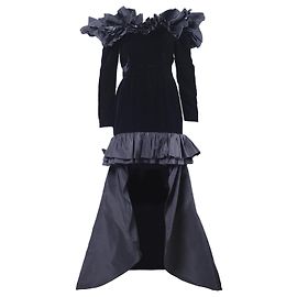 Schwarzes Samtkleid von Yves Saint Laurent mit Rüschenschultern und asymmetrischem Rock Schwarz Andere