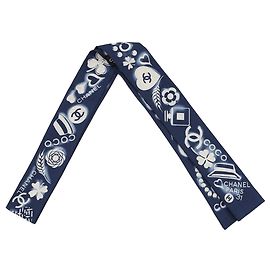 Chanel Faixa de Cabelo em Seda com Estampa de Charms CC Azul Azul Outro