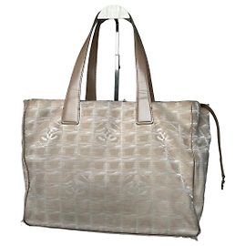 Bolsa tote de lona e couro bege da nova linha de viagem Chanel Monogram vintage Bege