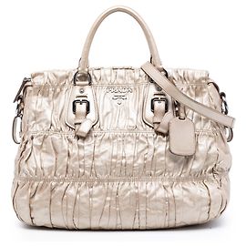 Sac à main Gaufre en Nappa doré de Prada Doré Autre