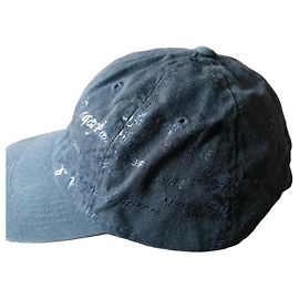 Cappellino nero Karl Lagerfeld con iscrizioni Nero