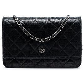 Chanel Schwarze CC gesteppte Lackleder Geldbörse mit Kette Schwarz