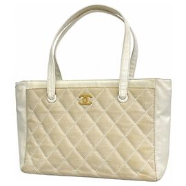 Bolsa Tote Matelassé Chanel Cru