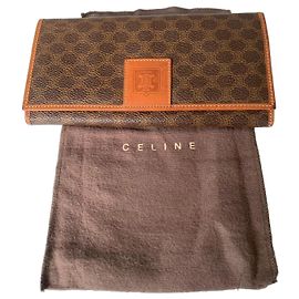Carteira Céline Triomphe Marrom de Couro Marrom
