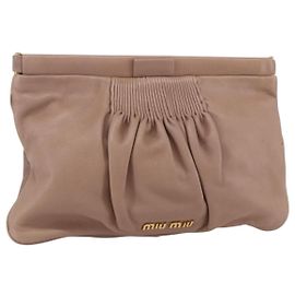 Miu Miu Clutch Bag aus Leder in Pink Gold Auth BA8406A Pink Golden