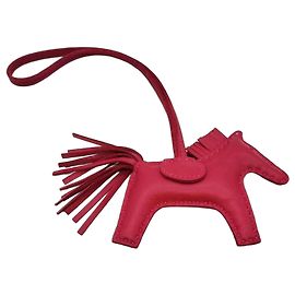 Charm de bolsa Rodeo PM da Hermès Rosa