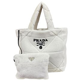 Prada gesteppte Lammfell-Tote Weiß