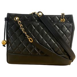 Bolsa de ombro acolchoada em couro de cordeiro vintage atemporal Chanel 1997 Outro