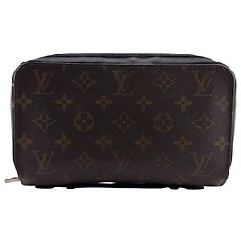 Clutch de couro marrom Louis Vuitton Marrom