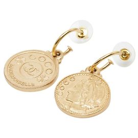 Boucles d'oreilles à motif de pièce Mademoiselle Coco de Chanel Doré