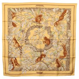 Hermès Écharpe HERMES Carré 90 ""CASSE NOISETTE"" Soie Jaune Auth 174180A Jaune