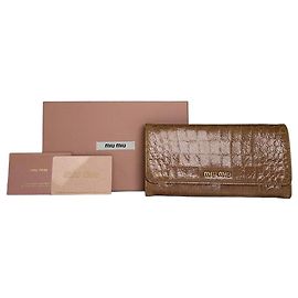Cartera larga de cuero cocodrilo vintage Miu Miu marrón Castaño