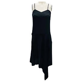 Vestido midi sem mangas de seda preta com barra assimétrica e shorts embutidos de Barbara Bui Preto