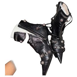 Botines Balenciaga de cuero negro con tachuelas Negro