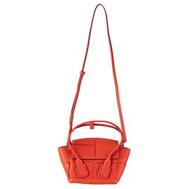 Bolsa Arco Mini de couro vermelho Bottega Veneta para mulheres 28 cm Vermelho