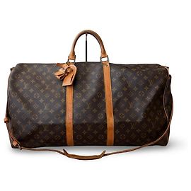 Un hermoso Keepall 55 Bandoulière de Louis Vuitton. Otro