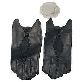 Elegant Chanel Black Leather Mittens - Size 8 Pre-owned Other