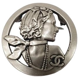 Spilla Mademoiselle in tono argento Chanel usata Altro